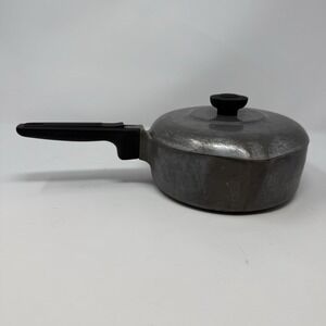 VTG Magnalite Wagner Ware Sidney O The Gourmet Double Spout Pan 4672P w/ Lid 2qt